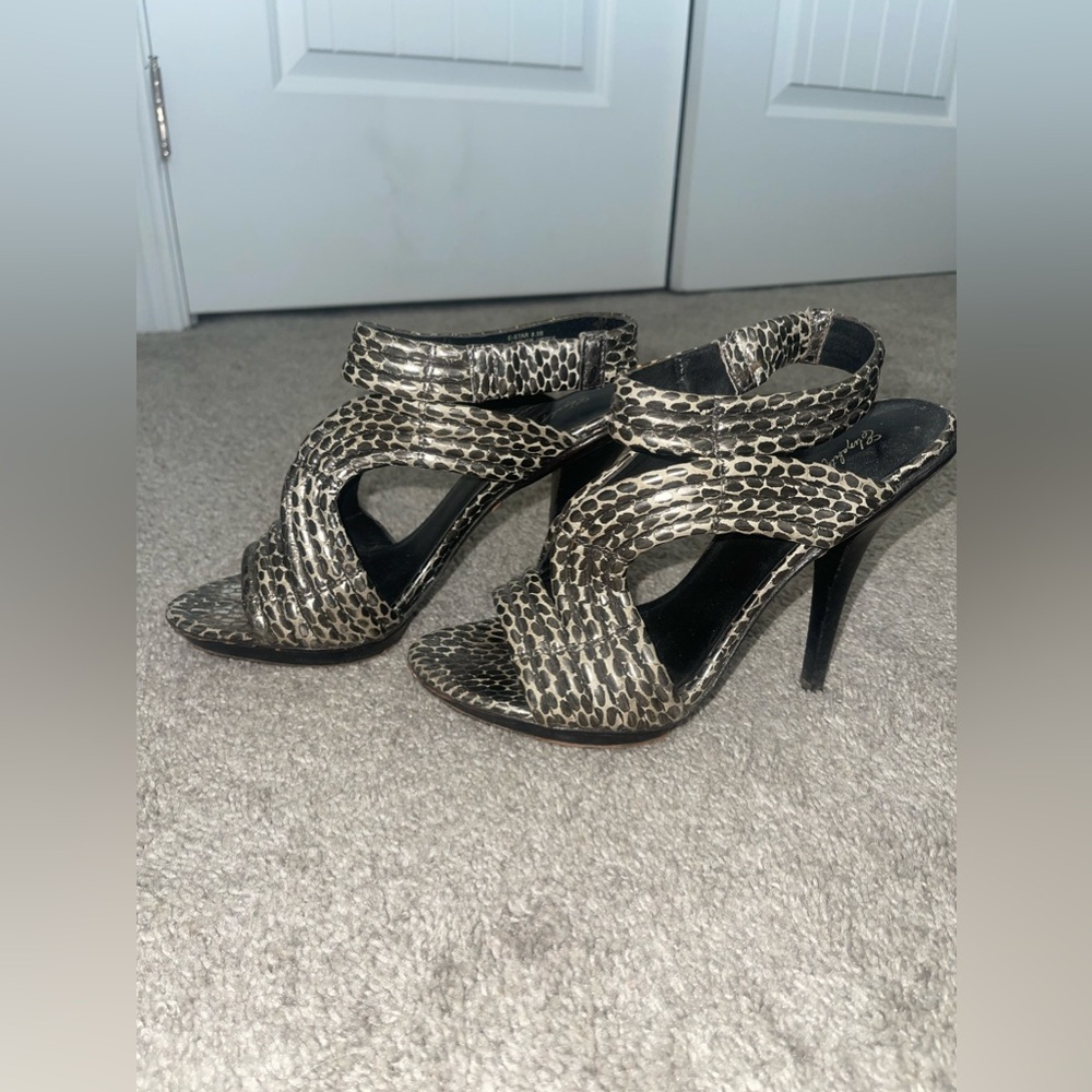 Elizabeth and James silver heel